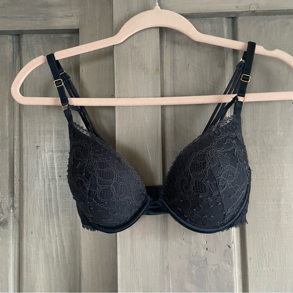 Victoria Secret Midnight Blue Lace strappy very sexy push up 32D